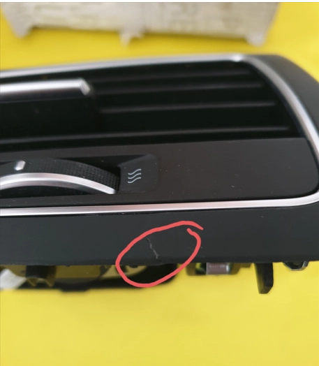 resimler/genel/Megane 4-IV Sağ Kalorifer Havalandırma Izgarası 687600666R  